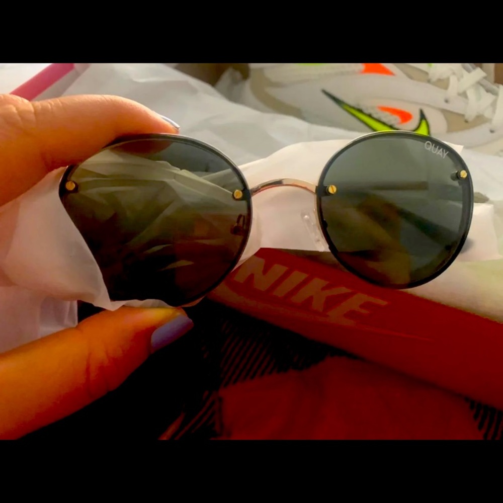 Quay Farrah sunglasses with tags